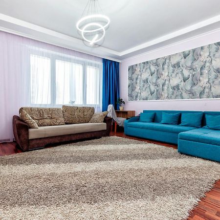 Апартаменты 2Day Apart У Байтерека Astaná Exterior foto
